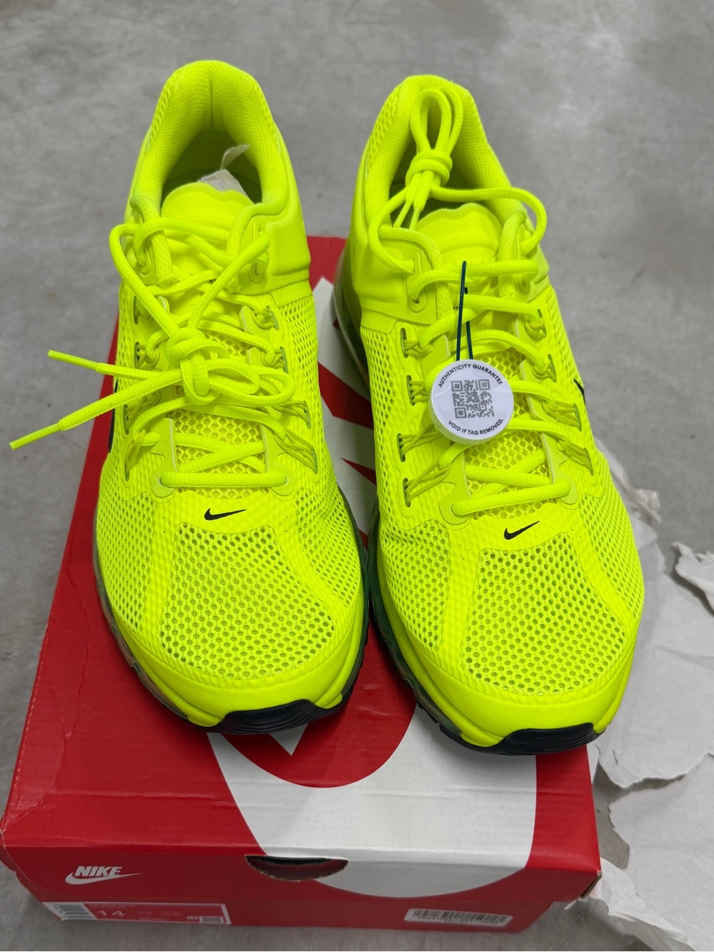 NIKE MEN'S AIR MAX 2013 HF3660 700 VOLT/BLACK CYBER SHOES NEON YELLOW